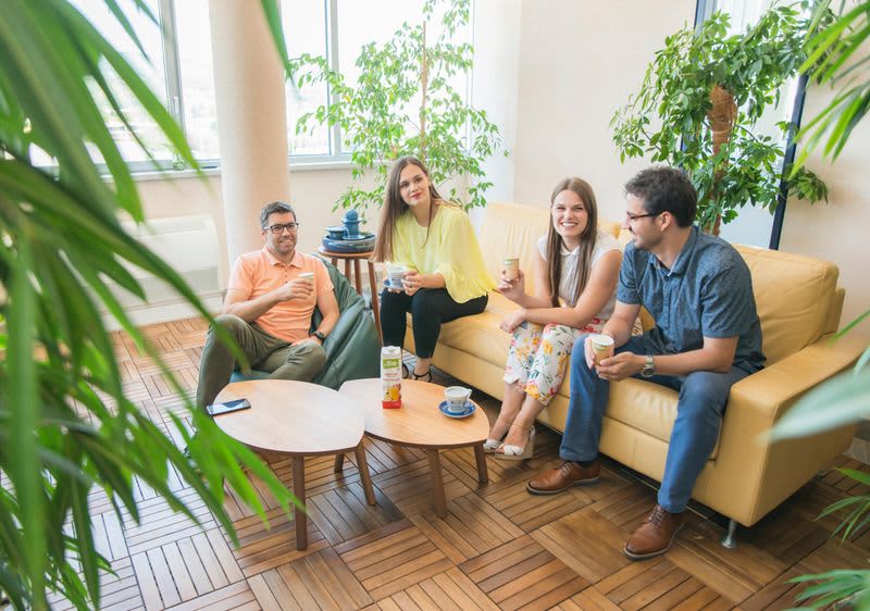 dm djelatnici odmaraju na pauzi od posla