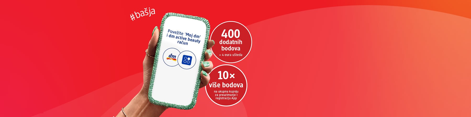 Slika koja prikazuje ruku koja drži mobitel s tekstom o povezivanju 'Moi dm' računa i ponudom bodova