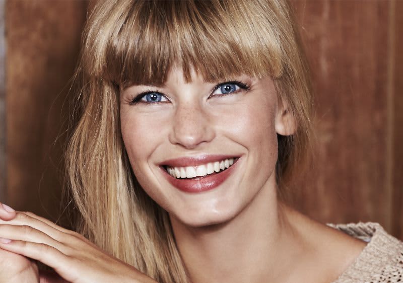 djevojka koja se smije