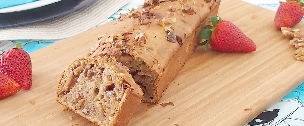 Kruh s bananama s pastom od kikirikija i čokoladom