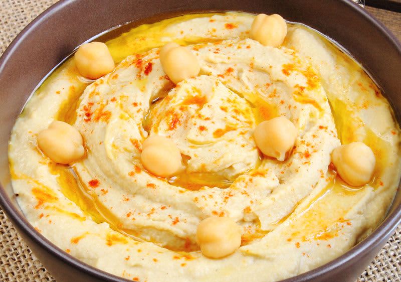 Namaz od slanutka uz slani snack od kukuruza