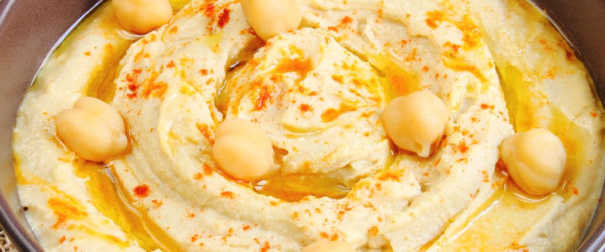 Namaz od slanutka uz slani snack od kukuruza