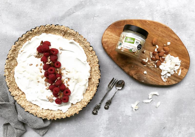 Tart od zobenih pahuljica i malina s kremom od kokosa i vanilije 