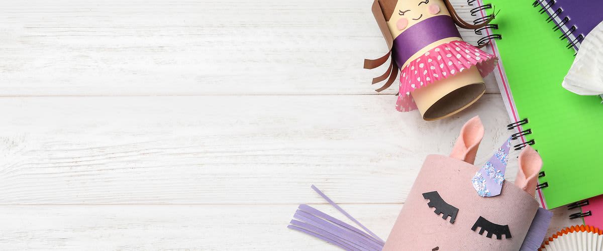 mala umjetnička djela izrađena od praznih rola toaletnog papira