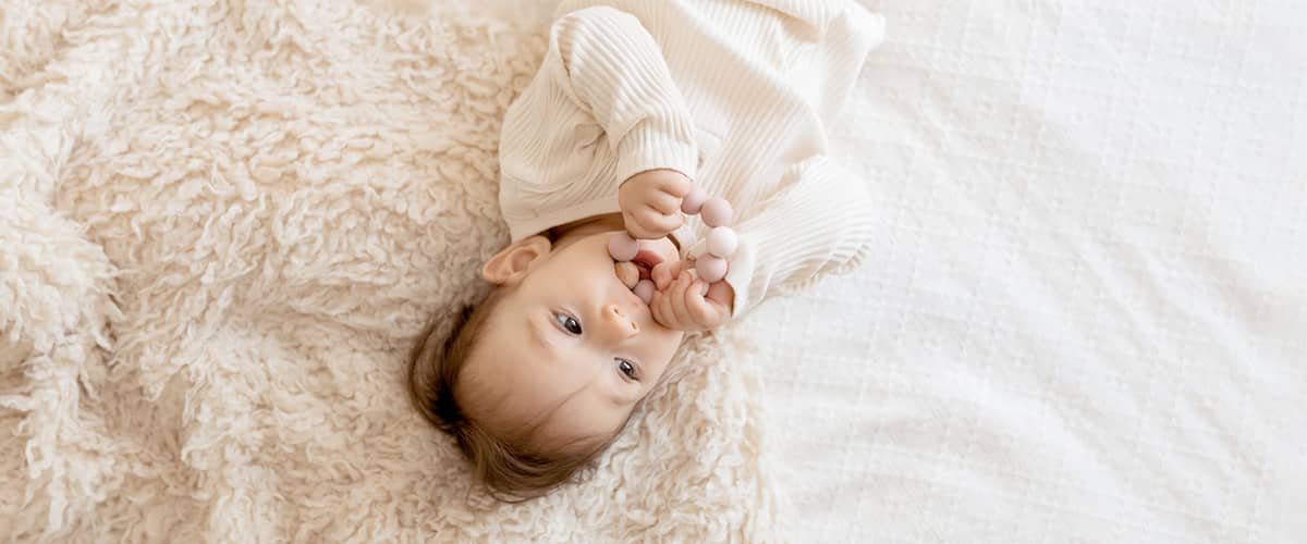 Radost i tuga: Bebin prvi zubić