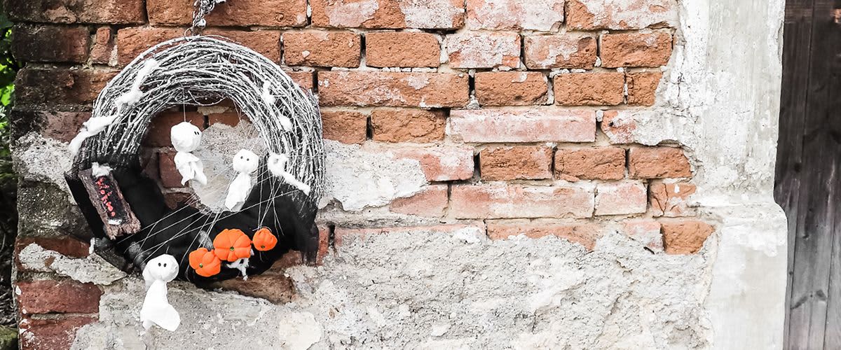Za ljubitelje Halloweena: DIY zastrašujući vijenac za vrata