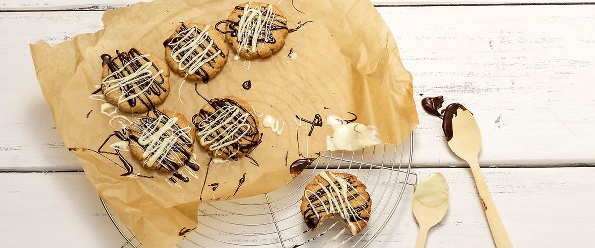 Recept za sladokusce: božićni keksi od đumbira i čokolade 