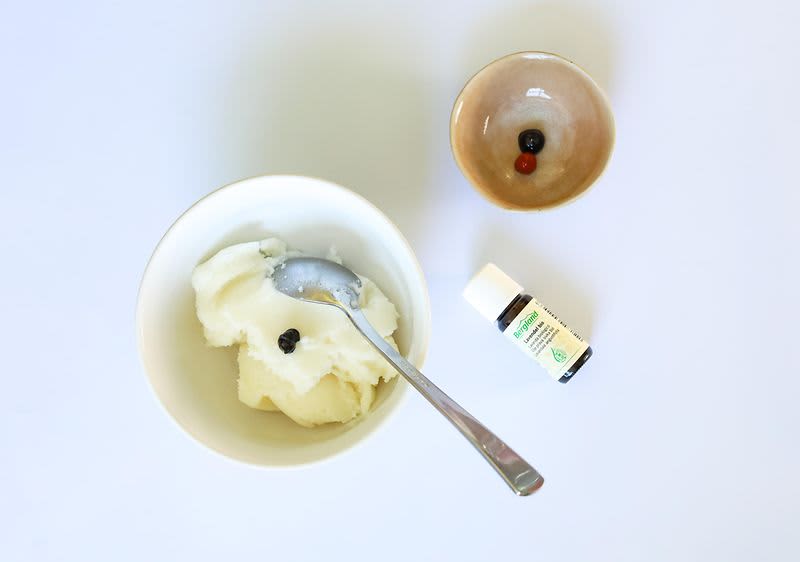 Dodajte boju i eterično ulje