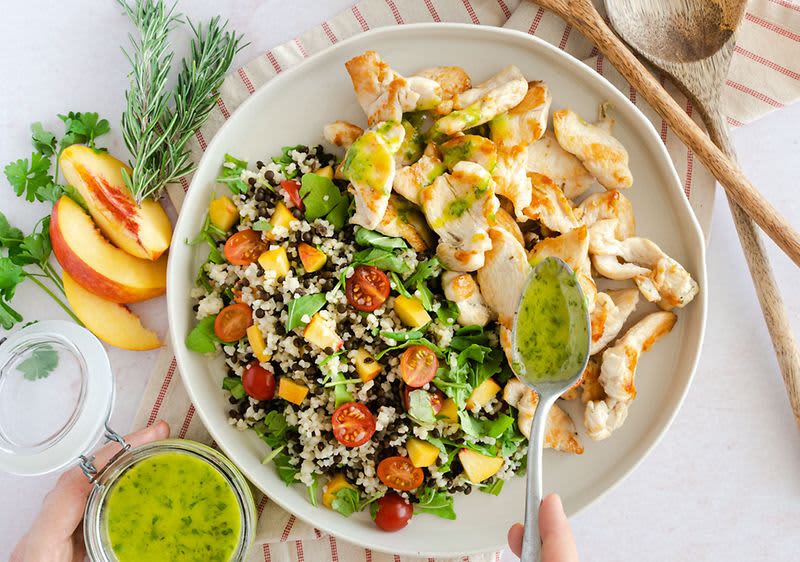 Ljetna pileća salata s bulgurom i beluga lećom