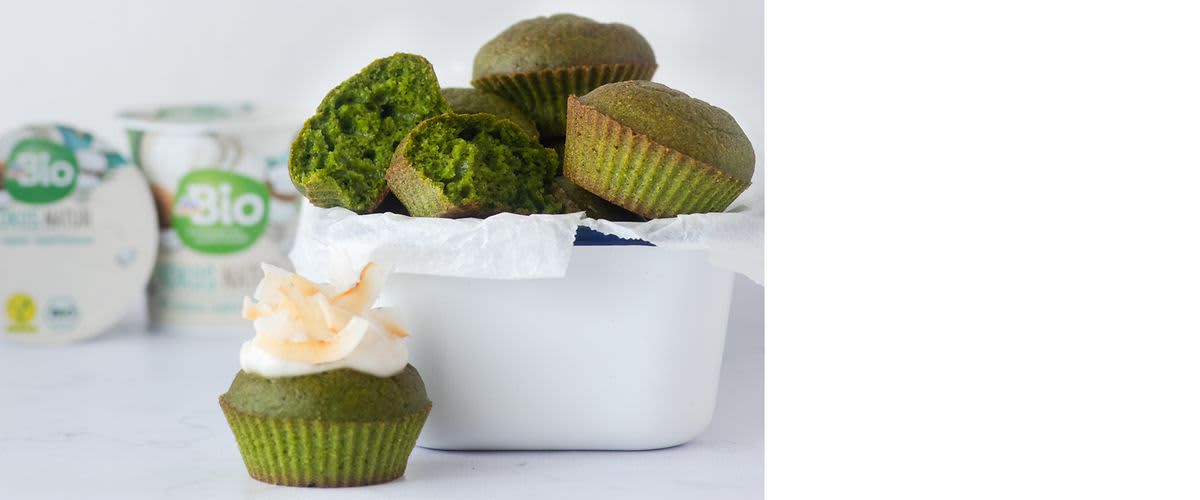 Slatki zeleni pirovi muffini s kokosovim jogurtom