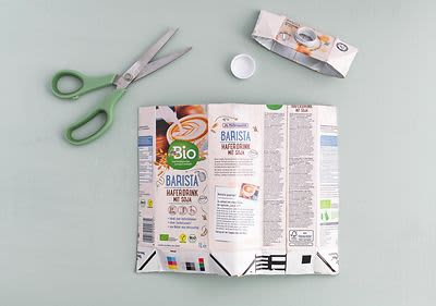 Ambalaža od napitka i škare