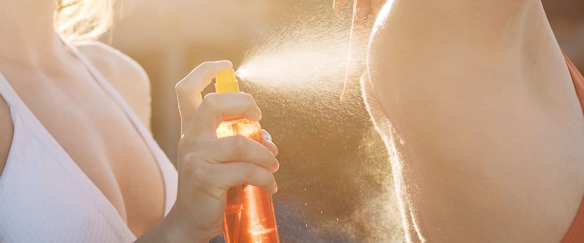 Uklanjanje mrlji od krema za sunčanje na odjeći 