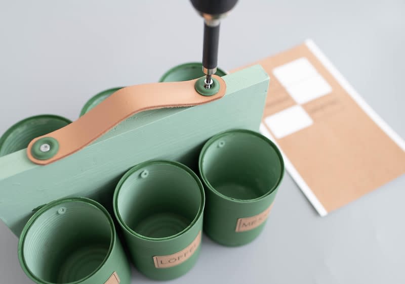 Kožna traka, bušilica i limenke