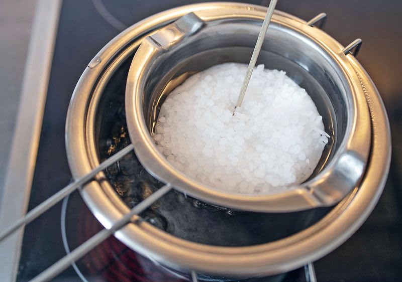 Perlice voska u toploj kupelji