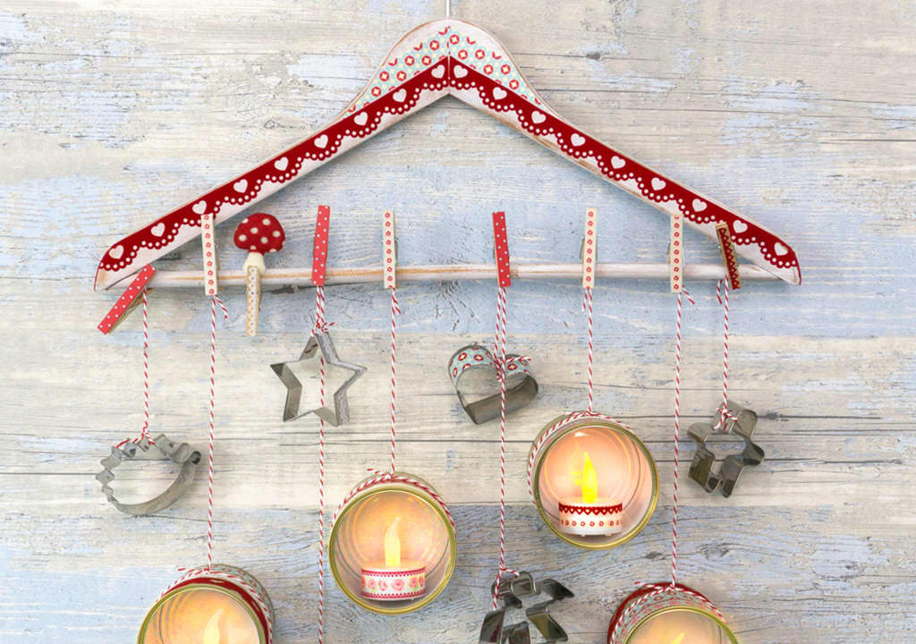 Tündöklő dobozkák a falon