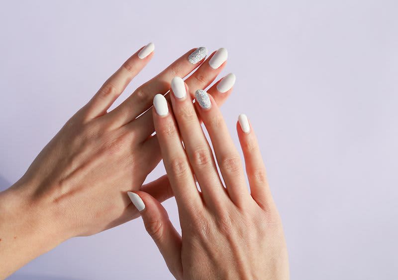 DIY csillámos körmök