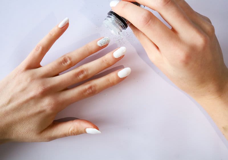 DIY csillámos körmök