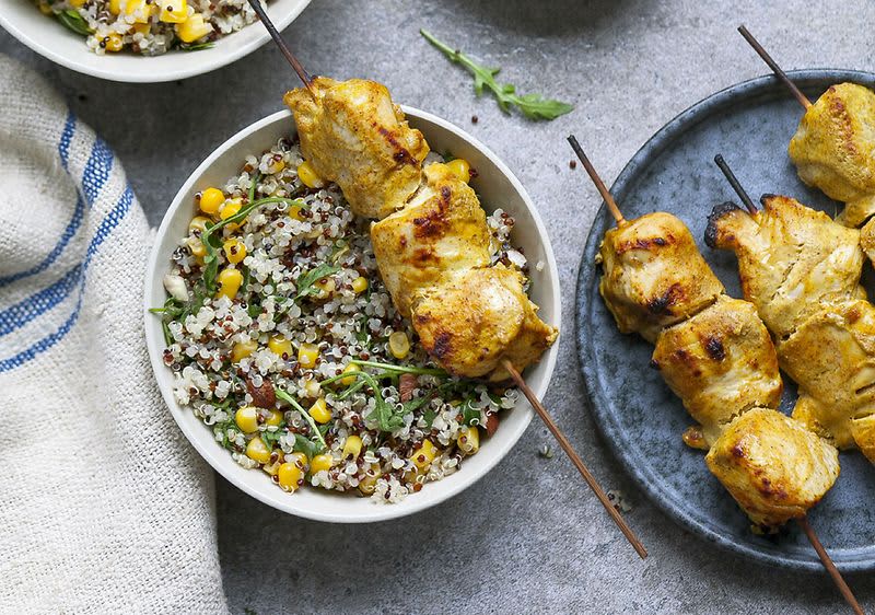 Joghurtos csirkenyárs kukoricás quinoasalátával