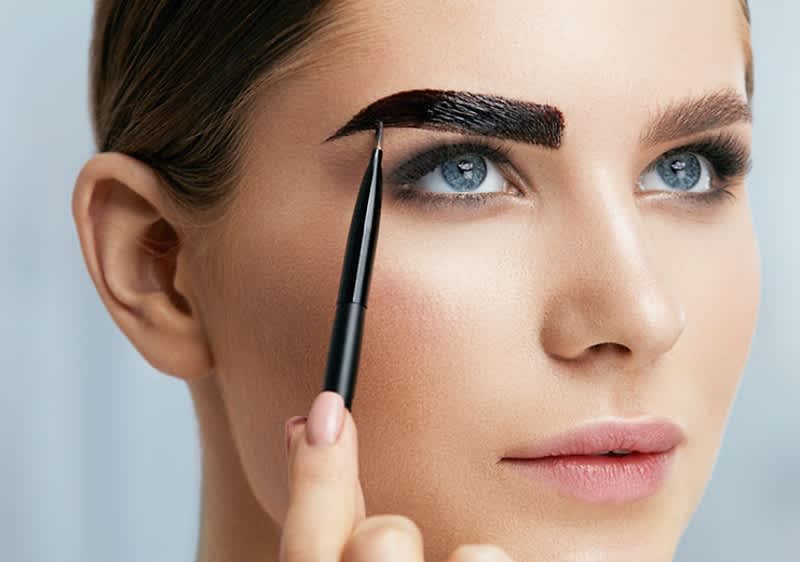 Elkenődésmentes szemöldök és szempilla