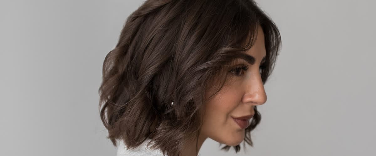 Barna hullámos haj oldalnézetből