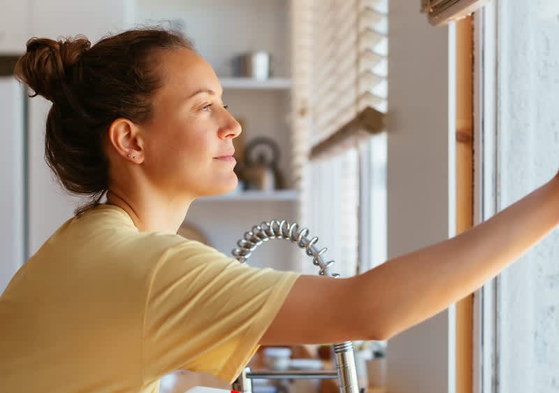 Ablaktisztítás ecettel 