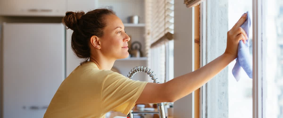 Ablaktisztítás ecettel 