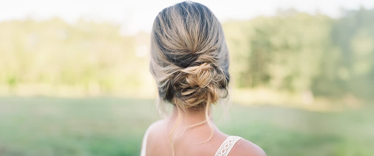 Feltűzött frizurák