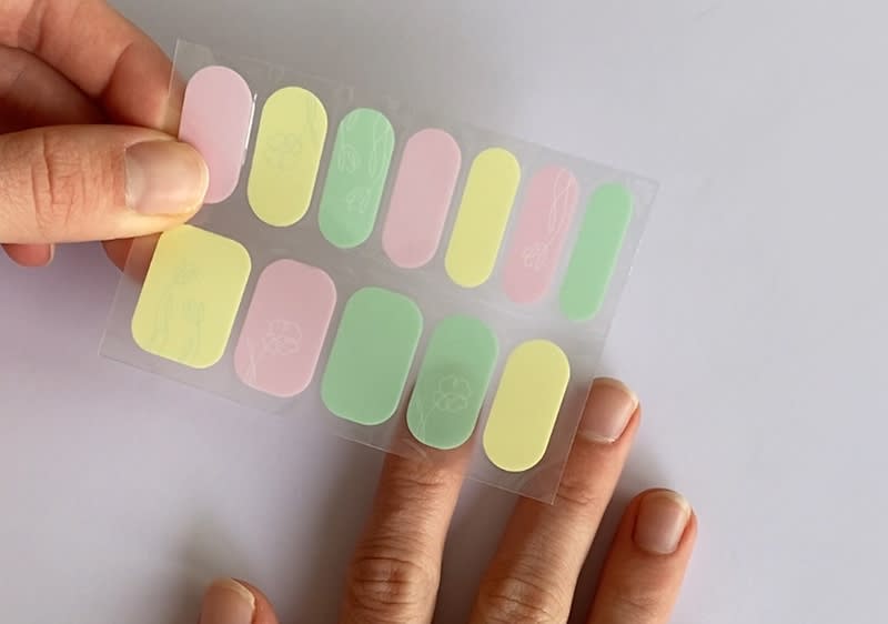 Nagelfolie selber auftragen