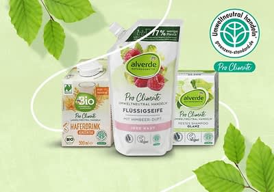 Pro Climate Produkte vor Seerosen