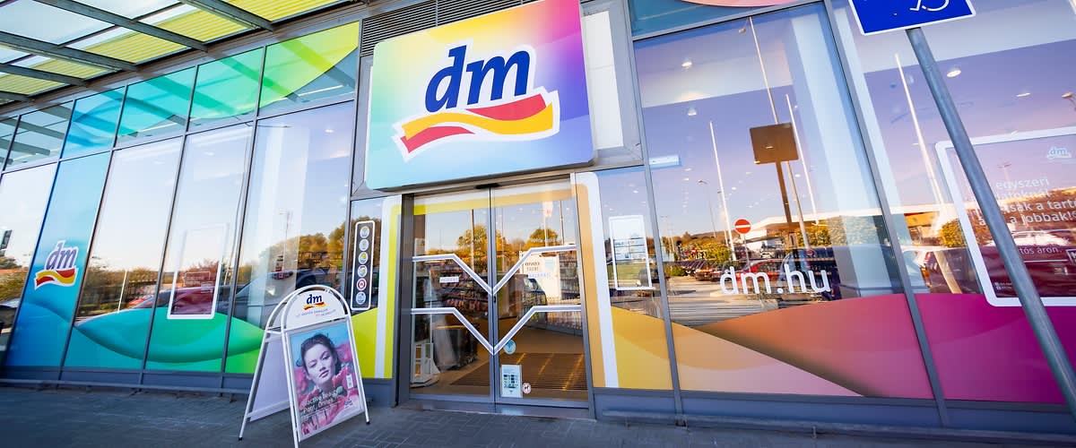 A dm az előre mutató megoldásokban hisz: a forgalmi növekedés lehetőséget ad a további fejlesztésekre 