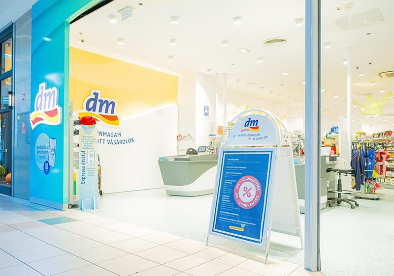 A dm az előre mutató megoldásokban hisz: a forgalmi növekedés lehetőséget ad a további fejlesztésekre 