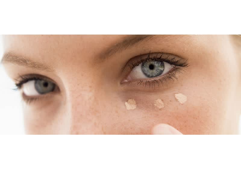 A szem körüli érzékeny bőr gyakran lesz valamilyen szépséghiba áldozata, ezért nagyon fontos a bőr helyes ápolása.