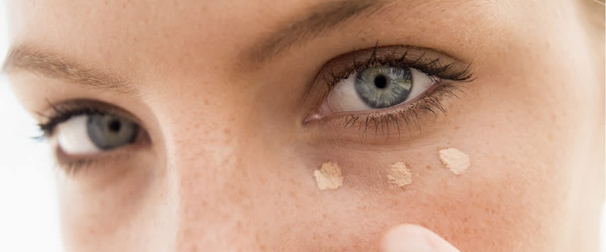 A szem körüli érzékeny bőr gyakran lesz valamilyen szépséghiba áldozata, ezért nagyon fontos a bőr helyes ápolása. 