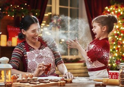 Tündöklő dobozkák a falon