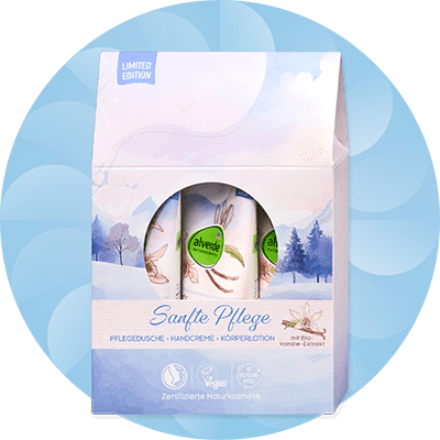 Set regalo Alverde con prodotti per la cura della pelle ed estratto di vaniglia su sfondo azzurro con elementi grafici bianchi