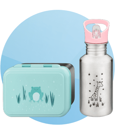 Portamerenda e borraccia a marchio babylove su sfondo azzurro