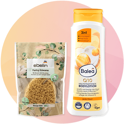 Prodotti per la cura della pelle: spugna peeling ebelin e lozione corpo Balea su sfondo rosa sfumato