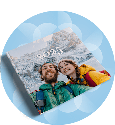 Annuario fotografico CEWE su sfondo azzurro