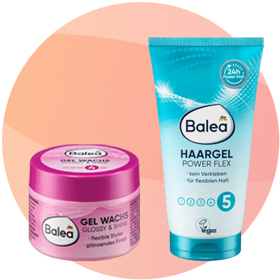 Due barrette di prodotti per capelli del marchio Balea su sfondo sfumato rosa: a sinistra un vasetto tondo rosa etichettato «Balea Gel Wachs Glossy & Shine flexible styling glänzendes finish», a destra un tubetto azzurro etichettato «Balea Haargel Power Flex kein Verkleben für flexiblen Halt 5 Vegan 24h Power-Halt»