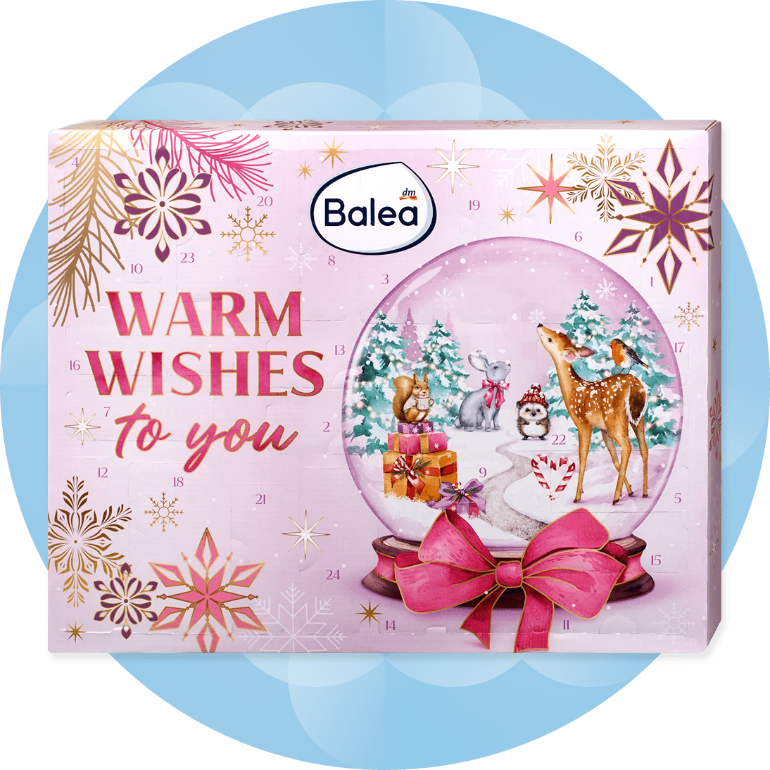 Confezione calendario dell’Avvento rosa del marchio Balea con la scritta in grande WARM WISHES to you, grafica di una palla di neve con cervo, scoiattolo, coniglietto, pacchi regalo e fiocco rosa, decorazioni di fiocchi di neve dorati