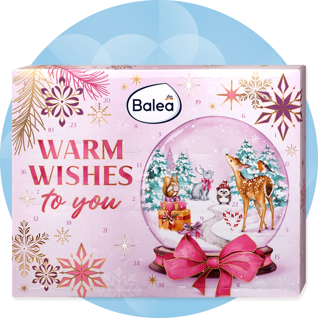 Confezione calendario dell’Avvento rosa del marchio Balea con la scritta in grande WARM WISHES to you, grafica di una palla di neve con cervo, scoiattolo, coniglietto, pacchi regalo e fiocco rosa, decorazioni di fiocchi di neve dorati