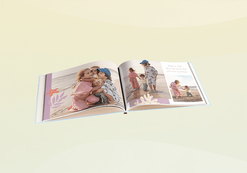 Fotolibro CEWE con foto di famiglia sulla spiaggia.