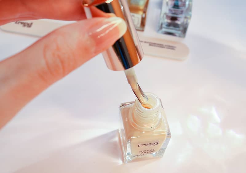 Nagellack auftragen