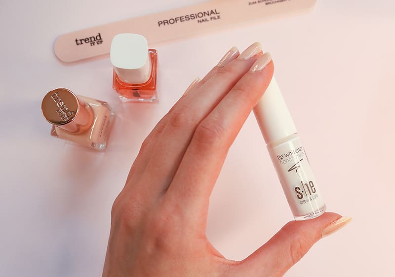 Nail-Art Pen: Herzen aufmalen