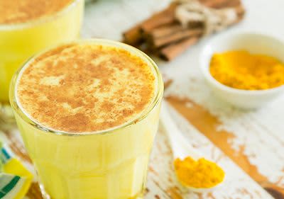 Goldene Milch
