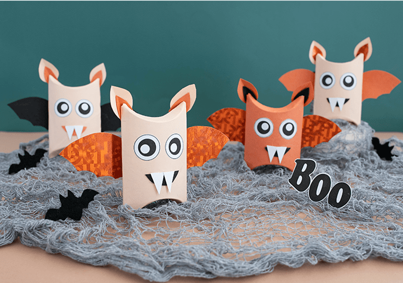 Fledermäuse aus Klopapierrollen