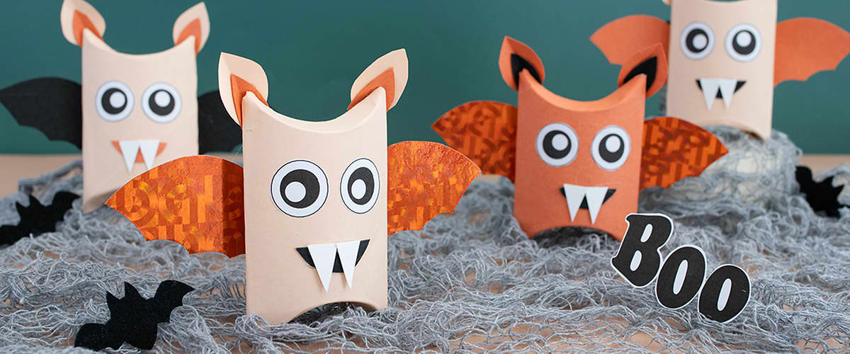 Volo Di Pipistrello 3190025 Arte Vettoriale A Vecteezy