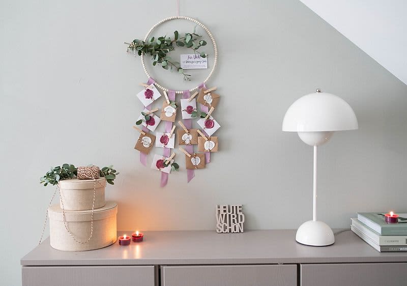 Date Kalender an der Wand