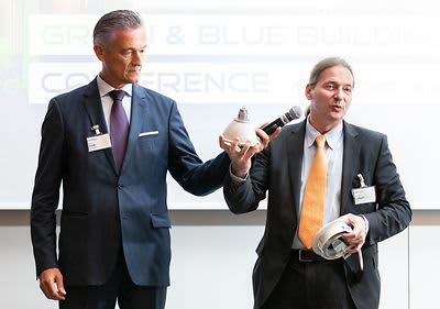 Presentazione dei faretti "LED-Retrofit" da parte di Mag. Josef Fink e DI (FH) Andreas Luksch