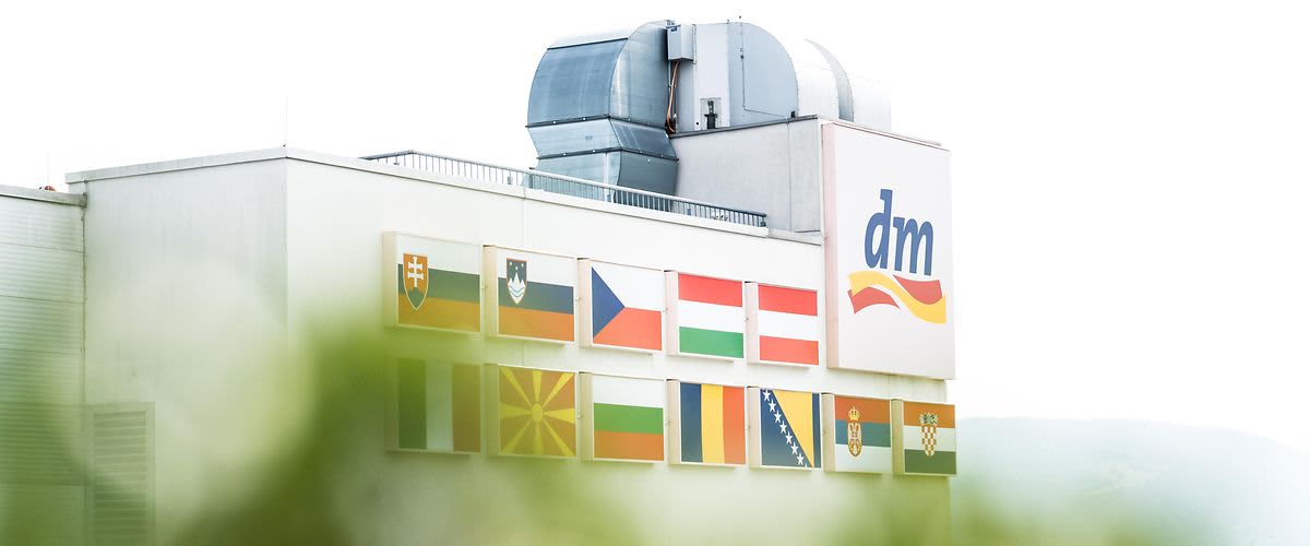 Foto della sede centrale di dm a Wals, vicino a Salisburgo 